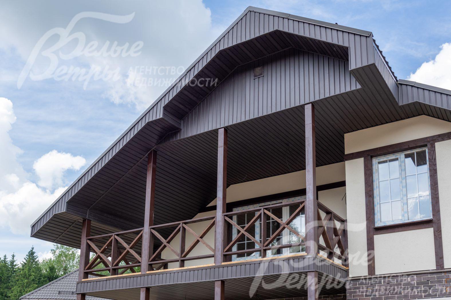 Из каждой спальни есть выход на балкон.