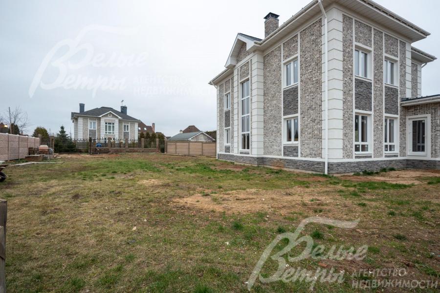 Участок выровнен, освобождён от деревьев и подготовлен к созданию ландшафтного проекта