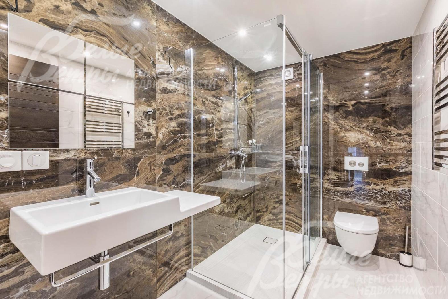 Санузел с душевой на втором этаже