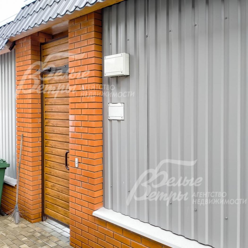 Оборудована система видеонаблюдения во дворе