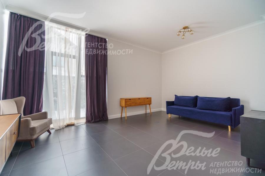 Дом частично меблирован.