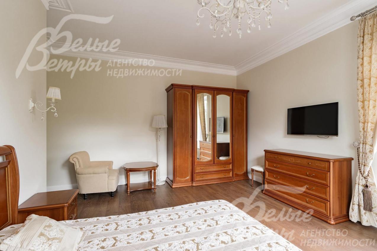 Мебель выполнена на заказ.