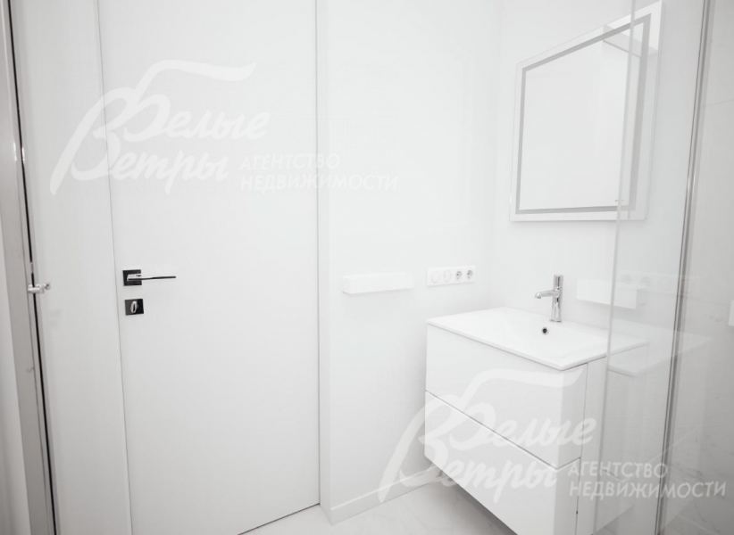 Санузел в гостевой спальне на первом этаже