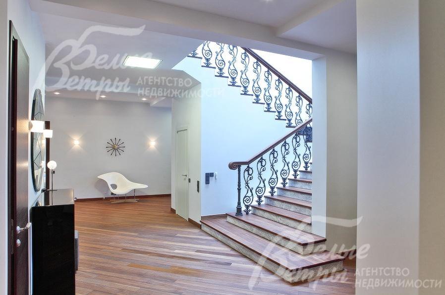 Лестничный холл 1-го этажа