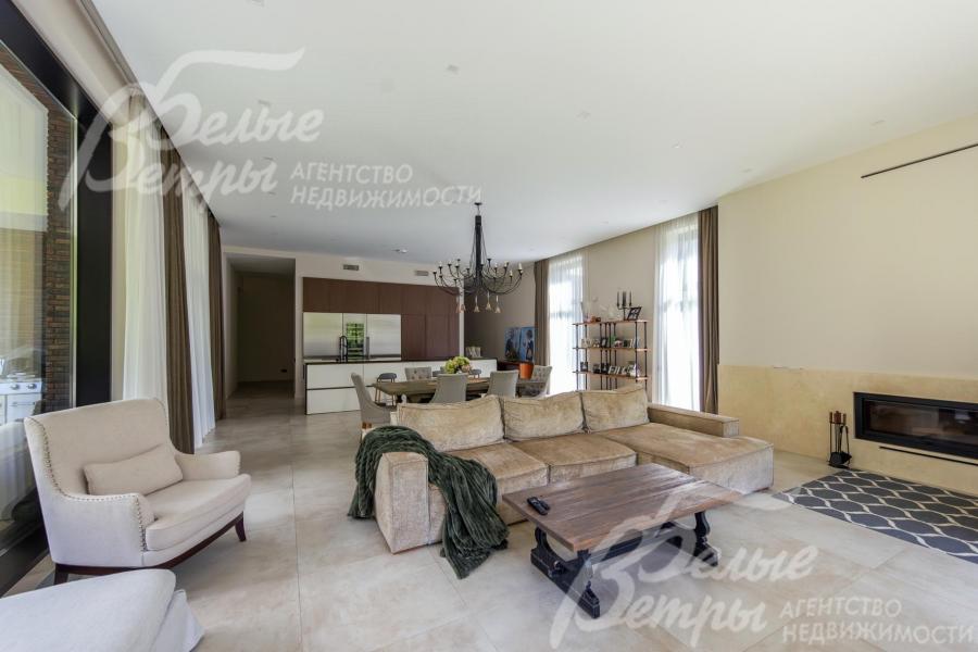 Диванная зона с камином