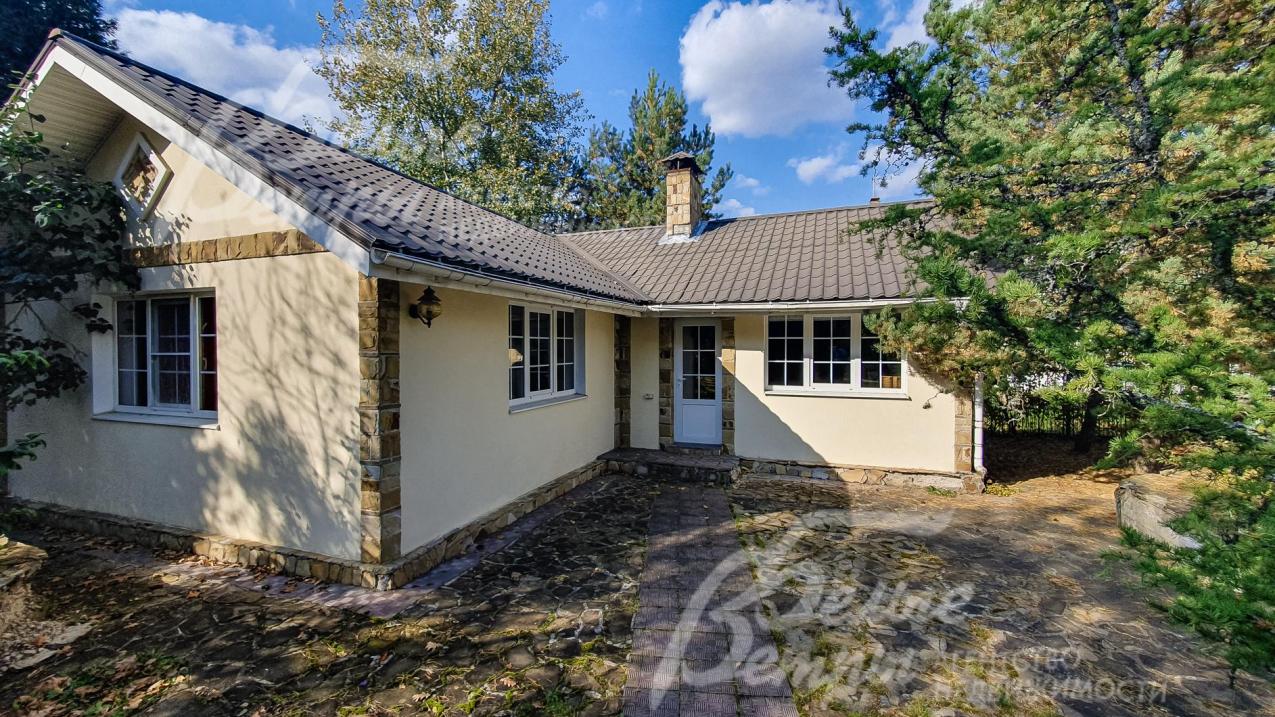 Отдельностоящая баня с бассейном