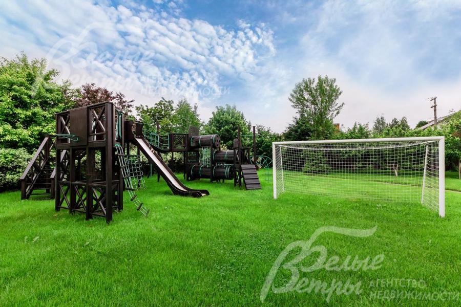 Спортивно-игровая площадка