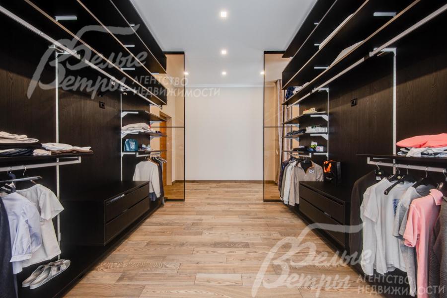 Гардеробная 22.4 кв.м в мастер-спальне