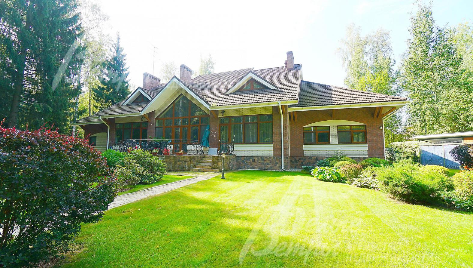 Дом из кирпича, облицован клинкерный кирпичом (Германия), декоративным камнем