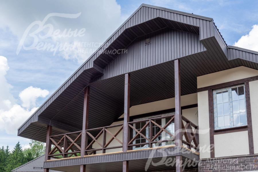 Из каждой спальни есть выход на балкон.