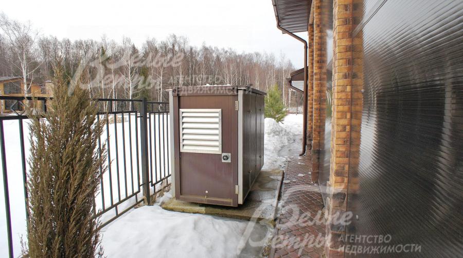 Дизельный генератор на 15 кВт с авто запуском + система резервных аккумуляторов позволяет абсолютно не ощущать отключение электричества. И в автономном режиме жить до недели.