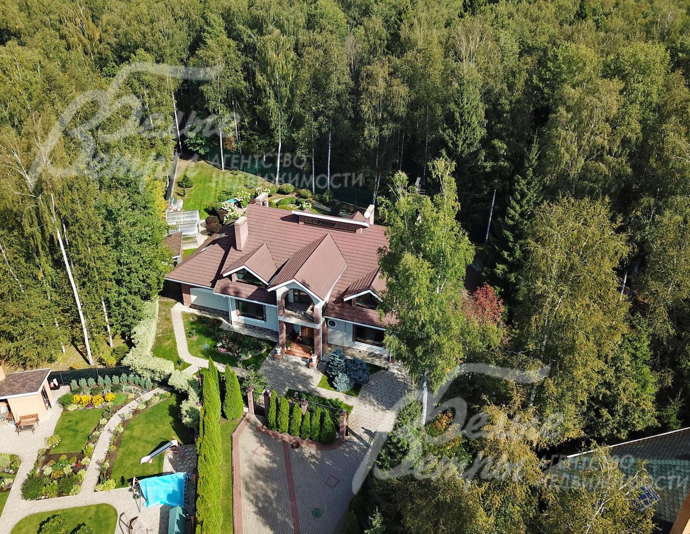Участок граничит с лесным массивом