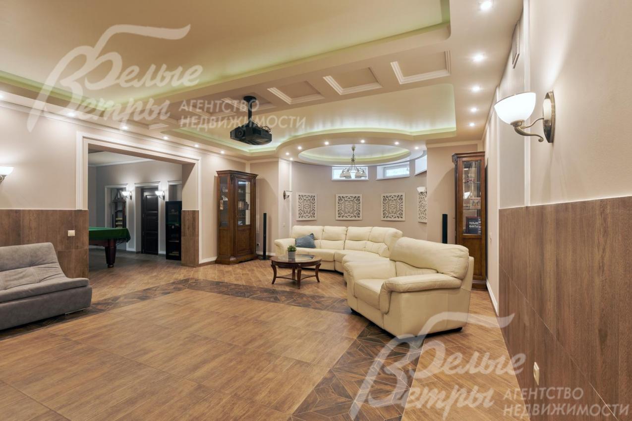 Цокольный этаж 105 кв.м: кинозал 54 кв.м, бильярдная, вторая кухня, зона тренажёров, спа-зона, технические помещения