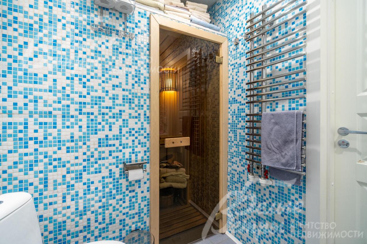 Вход в сауну из санузла на первом этаже