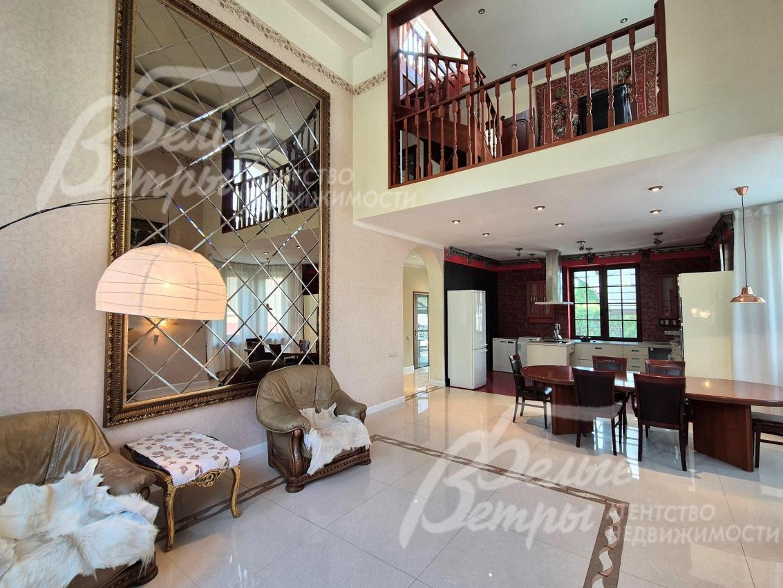 Гостиная со вторым светом