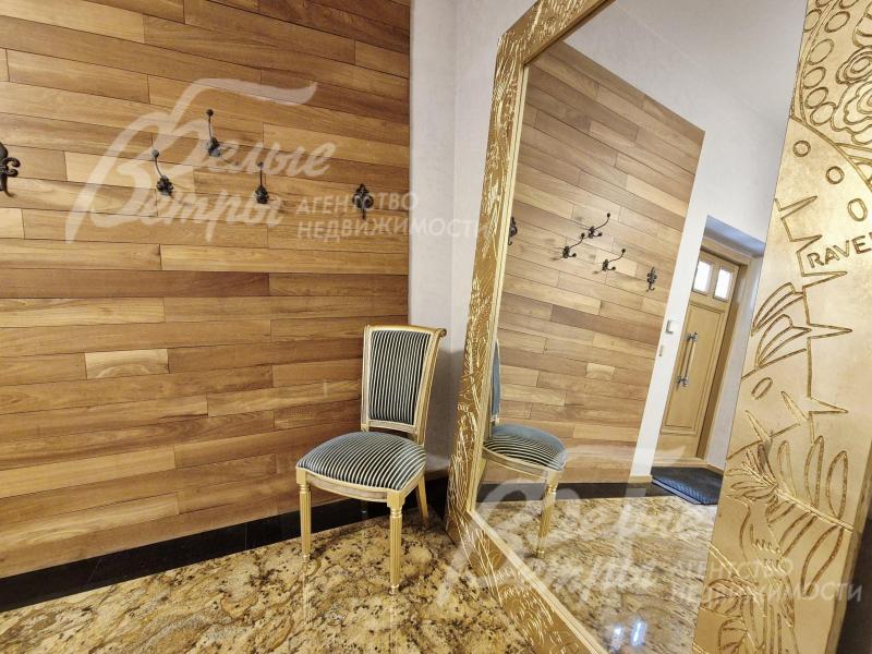 Декоративное панно из махагона.