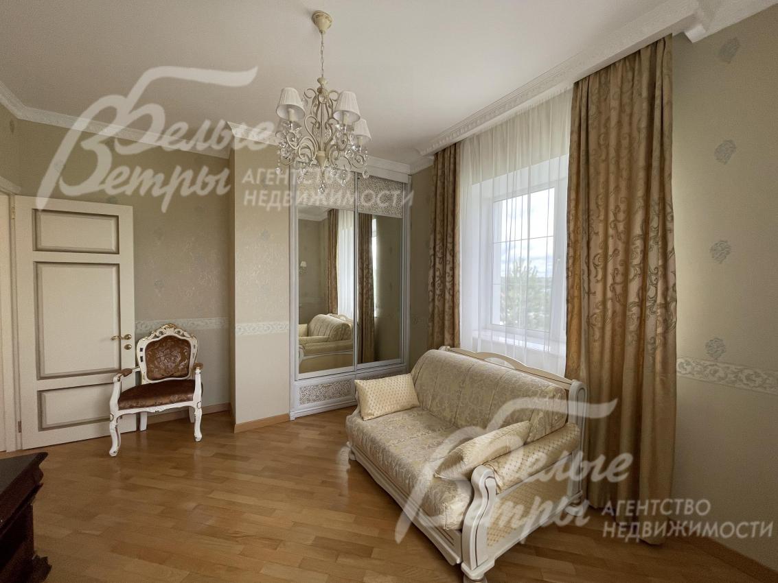 На полу штучный и наборный паркет из дуба