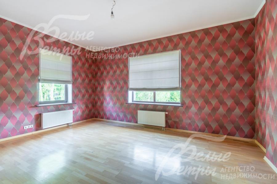 Спальня на втором этаже (на полу - паркетная доска)