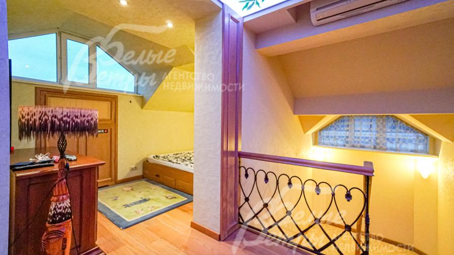 Квартира-студия на мансардном этаже. Зона спальни