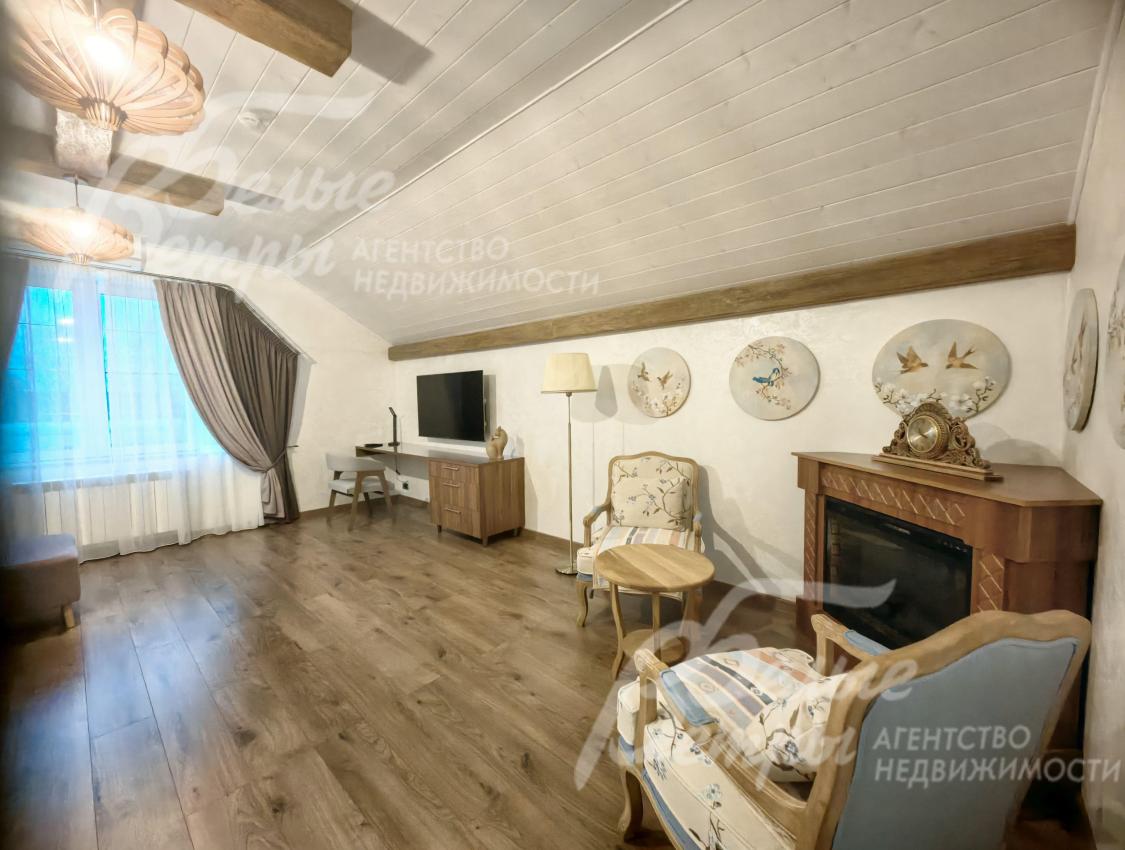 Просторная спальня 28.6 кв.м с камином