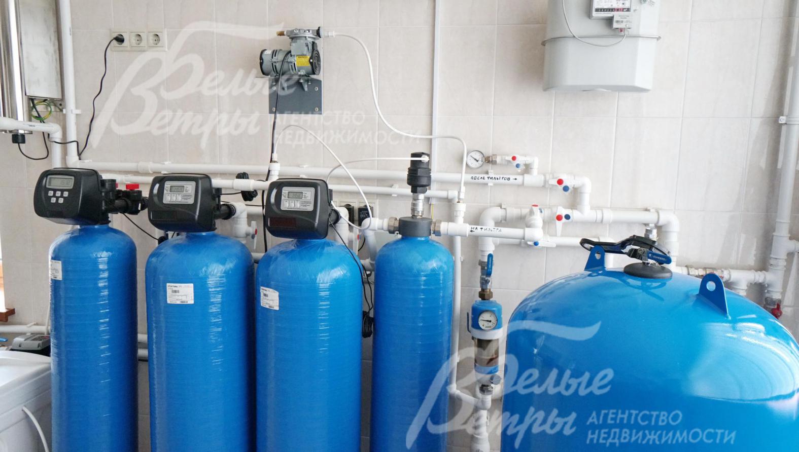 Система очистки воды многоуровневая (4 баллона + блок с солью). Система подогрева и регенерации  воды в бассейне