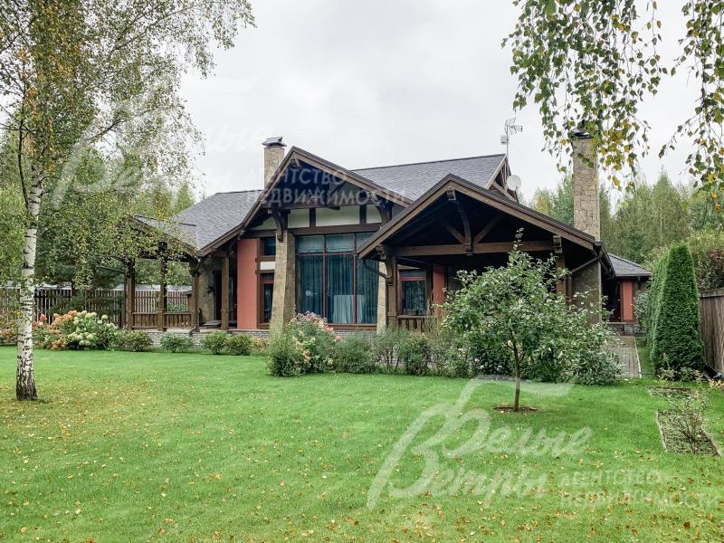 Красивый ландшафт участка