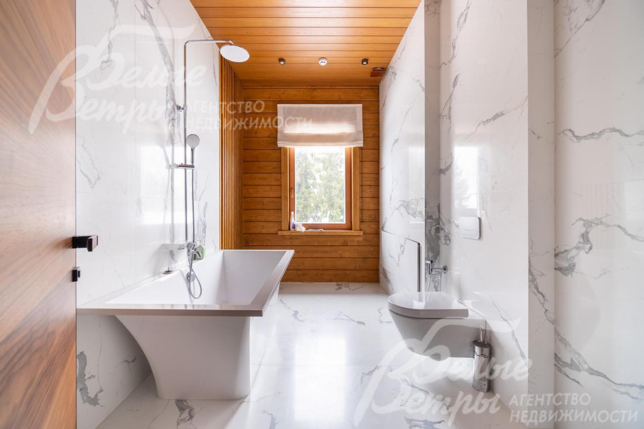 В санузлах - В санузлах – сантехника Villeroy & Boch и ванны из мрамора