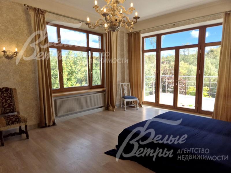 Выход на террасу в мастер-спальне.