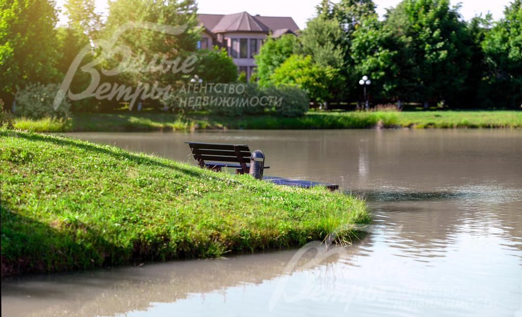 Озеро в поселке Глаголево Парк