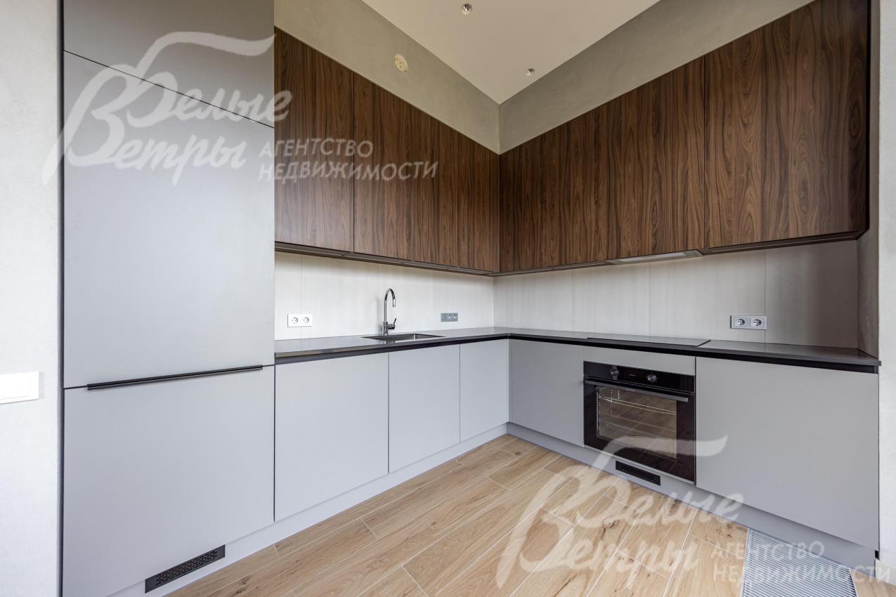 Оборудованная кухня в гостевом блоке 