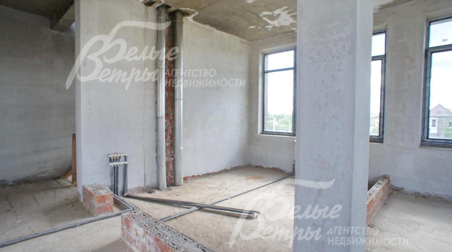 Отопление в доме подключено и функционирует, канализация доведена до стояков