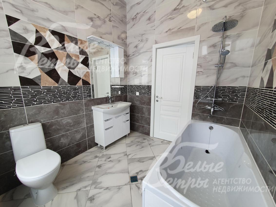 Санузел с ванной в мастер-спальне