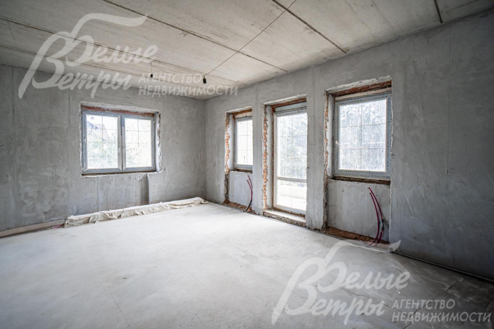 Спальня 2-го этажа с выходом на балкон