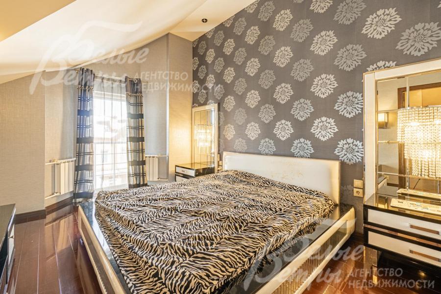 Спальня 15 кв.м с санузлом и гардеробом на мансарде