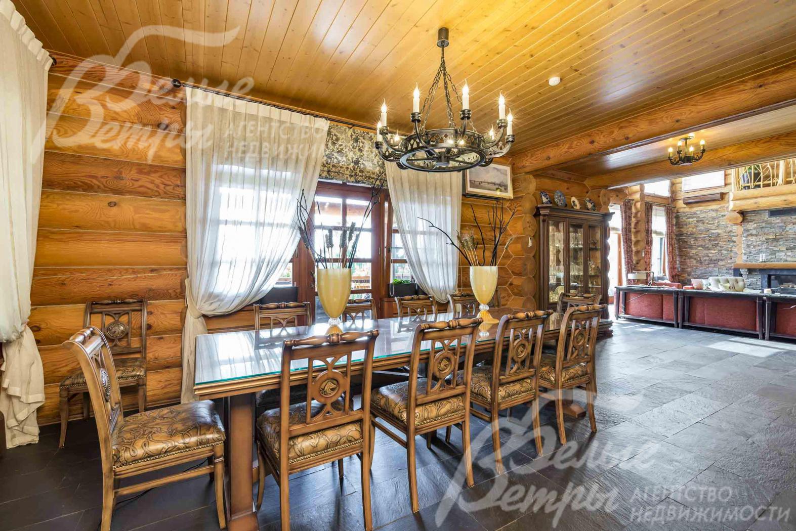 Дубовый стол и стулья, обтянуты кожей «Hermes»