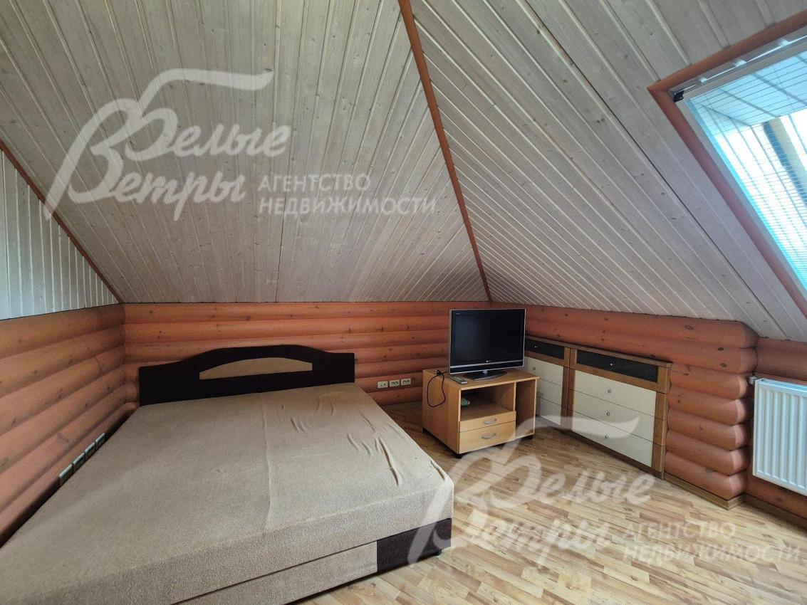 Одна из спален в квартире для персонала