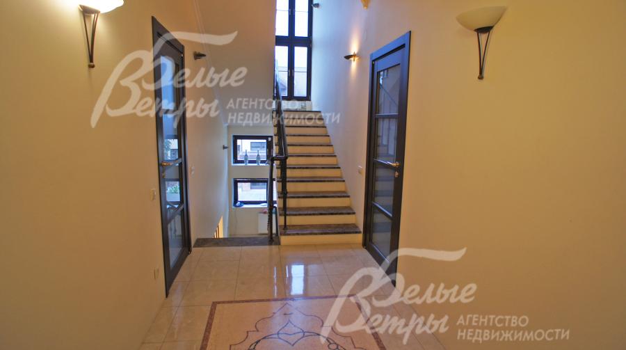 Холл 1-ого этажа