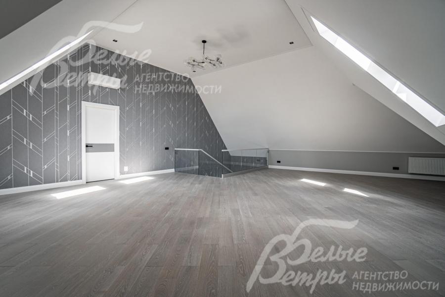 Лофт - студия 75 кв.м на мансарде