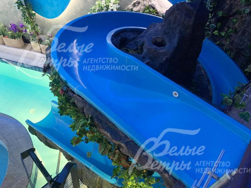 Горка для детей в бассейне
