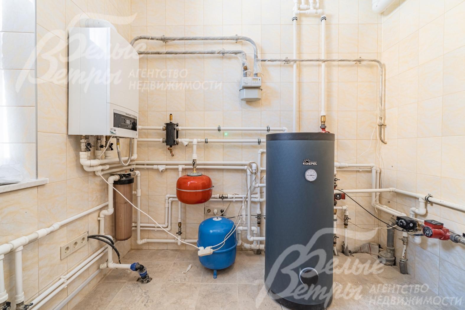 Оборудованная котельная: котел Buderus на 29 кВт и бойлер Kospel на 120 литров