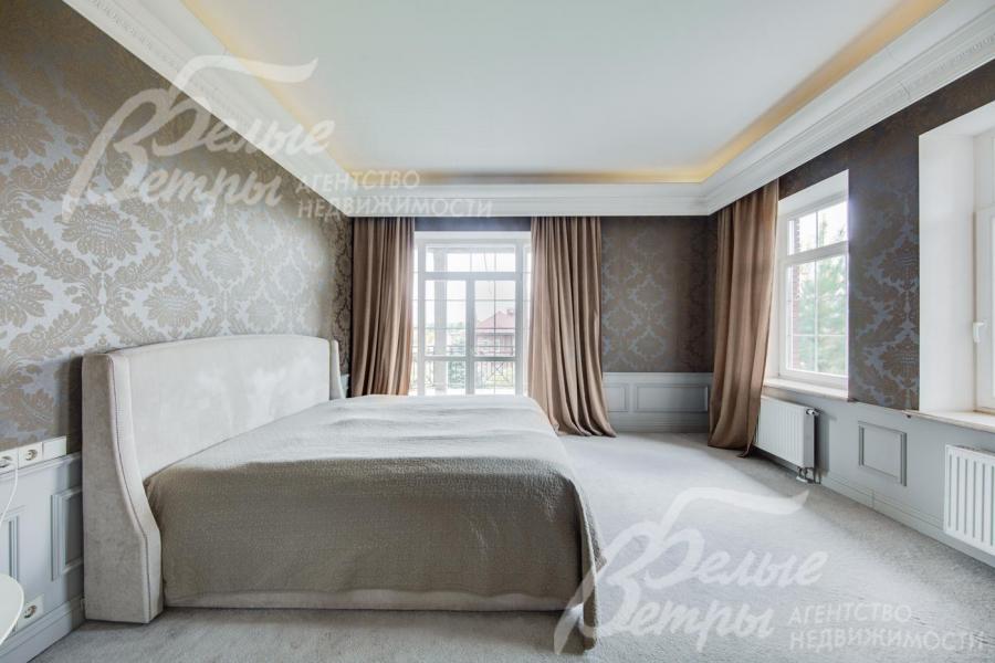 Главная спальня с ванной и гардеробной комнатами