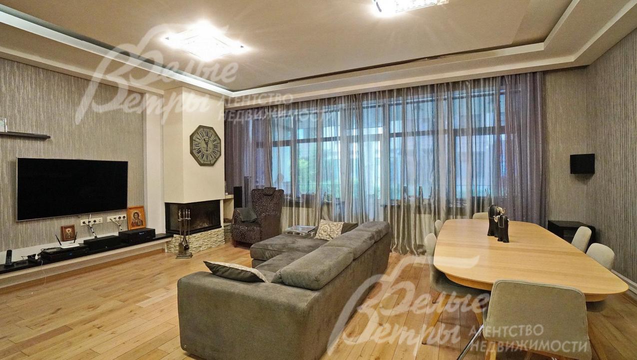 гостиная с камином 33 кв.м