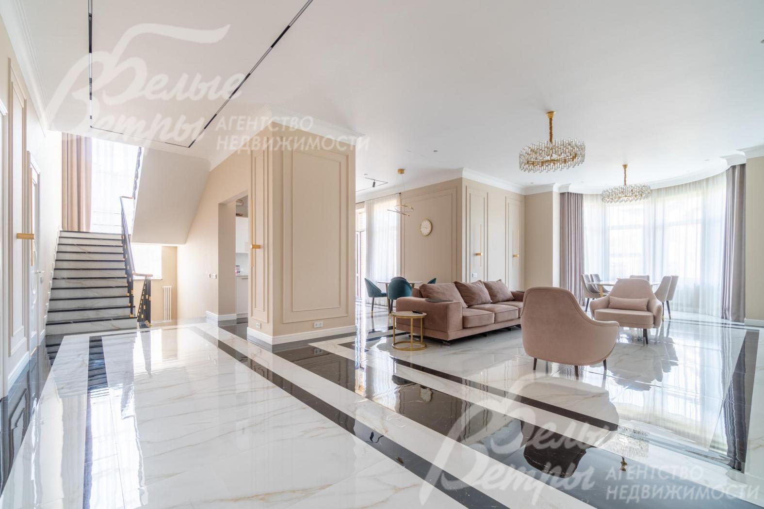 Вход на кухню - из холла, гостиной, с крытой террасы