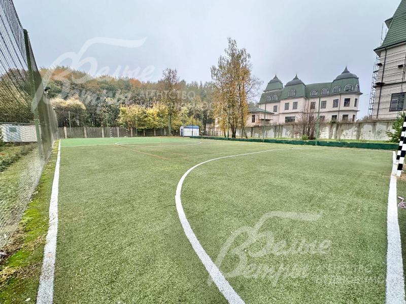 Футбольное поле на территории поселка Президент