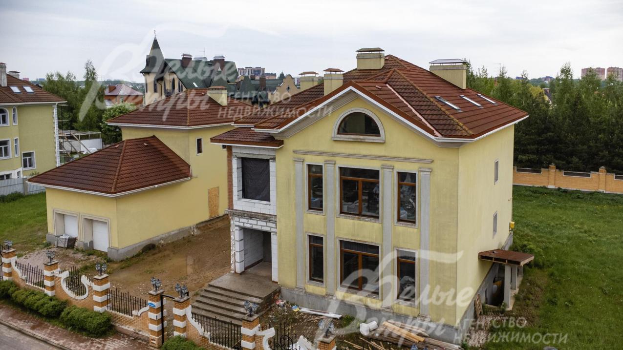 На участке есть гараж на 2 авто