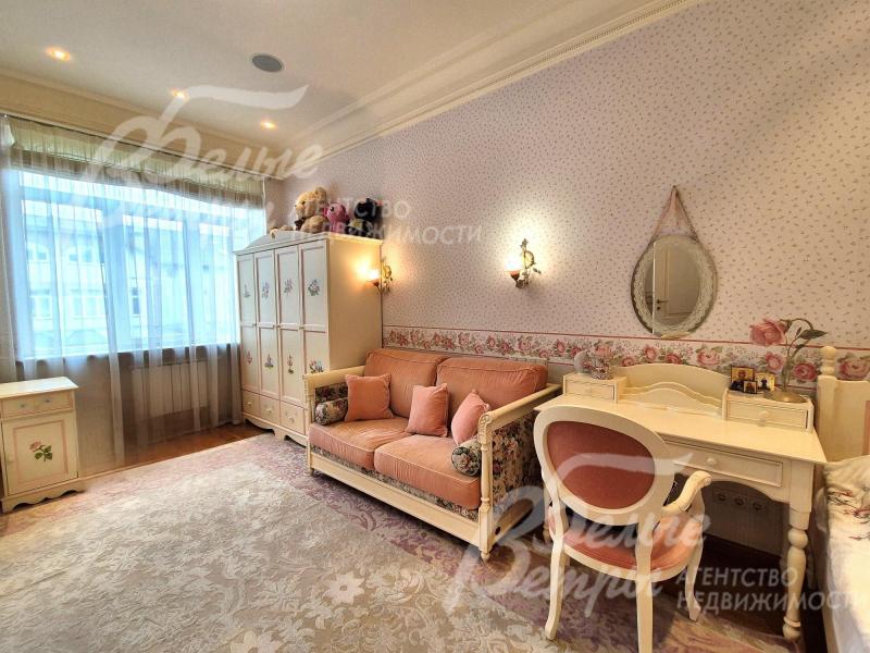 В детской мебель в стиле Прованс.