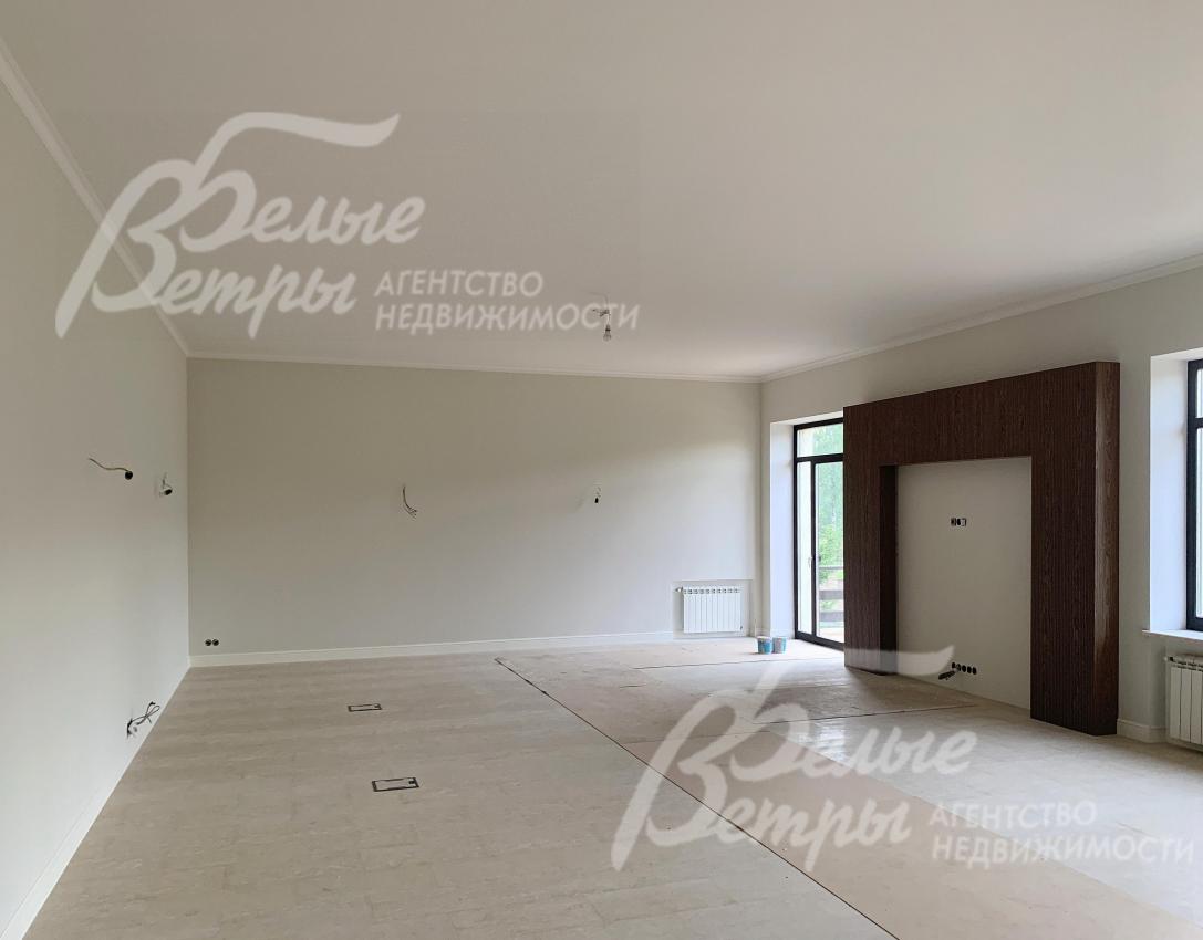 Просторная гостиная с выходом на террасу