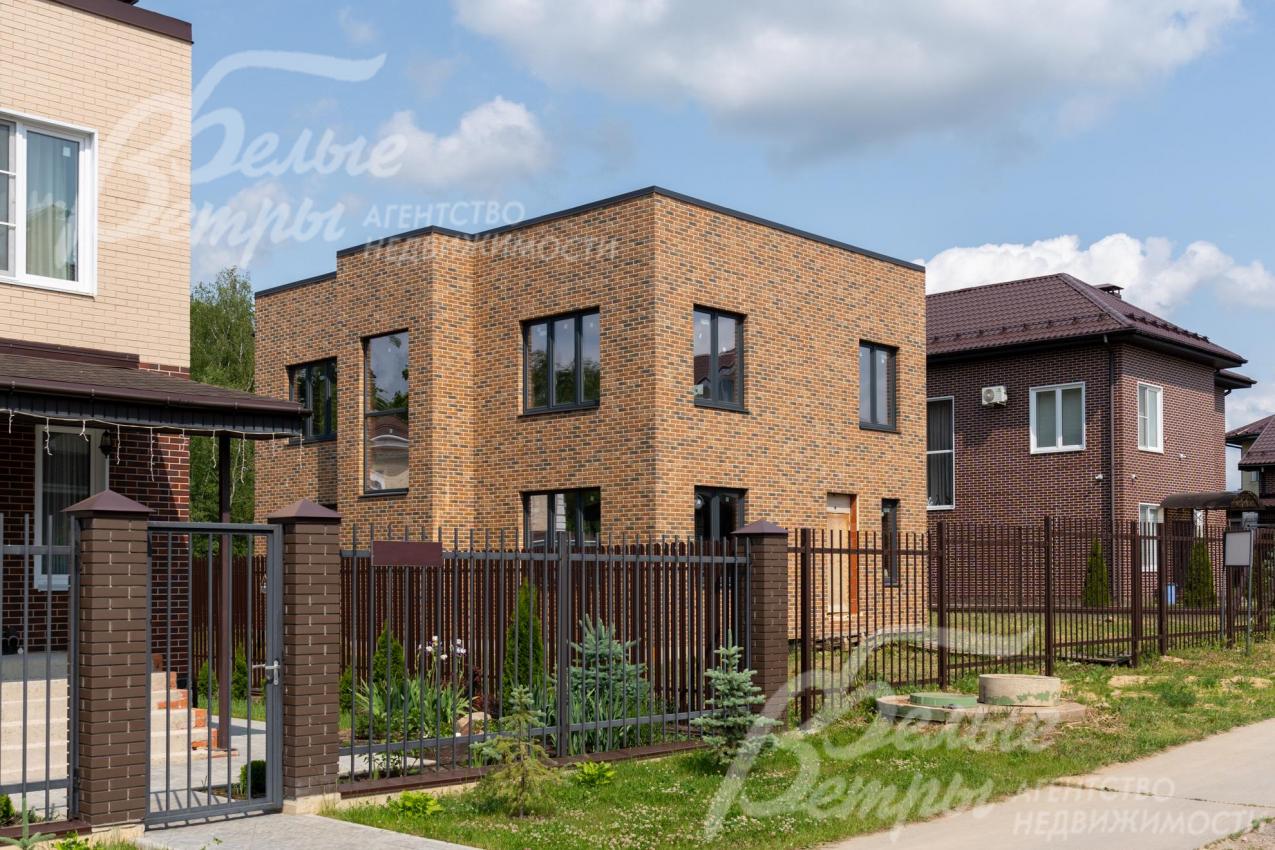 К дому - удобный подъезд, в пешей доступности хвойно-лиственный лес