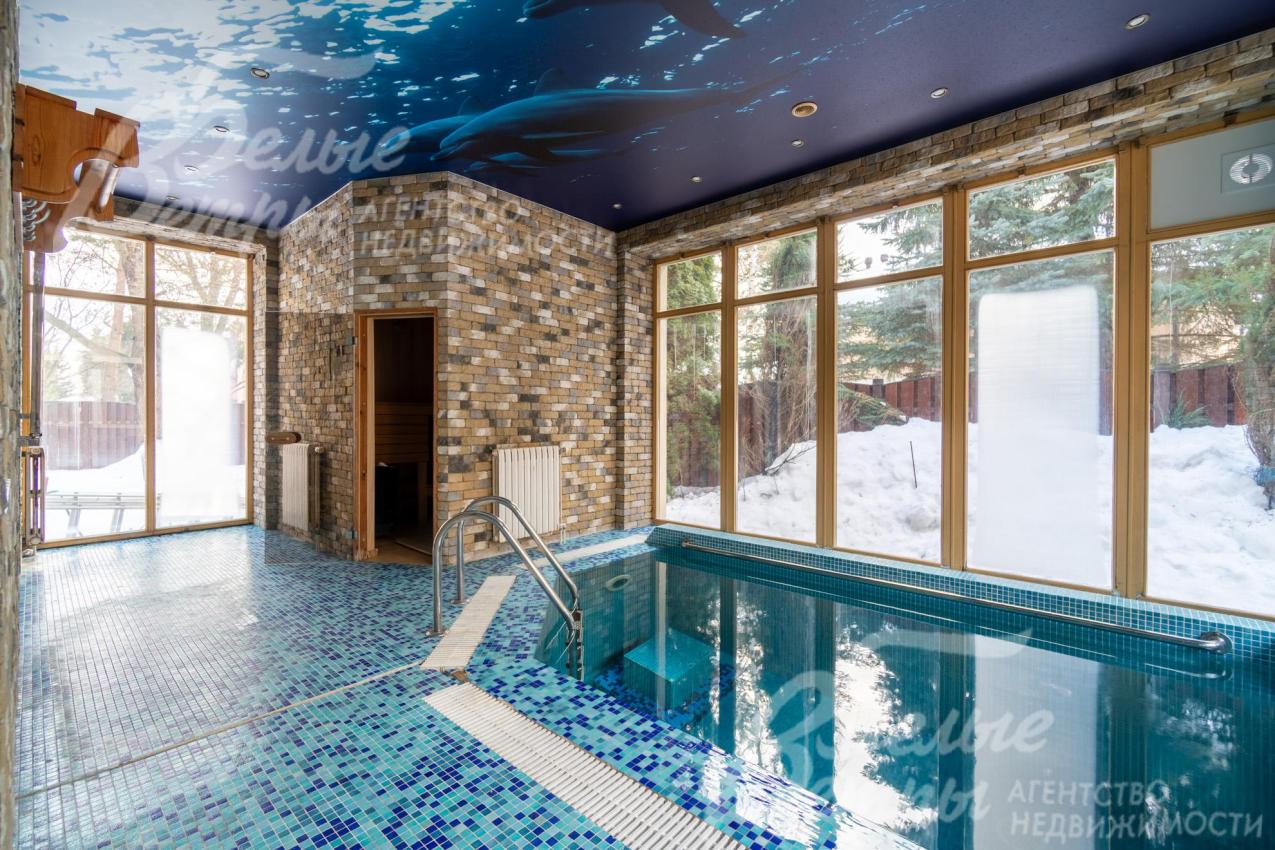 Зона спа с панорамными окнами