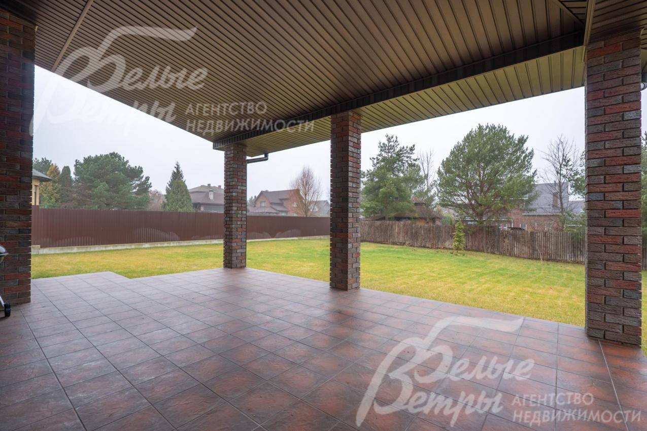 Крытая веранда 25 кв.м с видом на участок